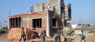 समयमा भुक्तानी नपाउँदा बाँकेका साना निर्माण व्यवसायी समस्यामा