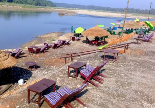 मुख्य याममा सौराहामा पर्यटक घटे