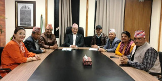 सभापतिबाट राजीनामा नदिन थापालाई ललितपुरका जनप्रतिनिधिको आग्रह
