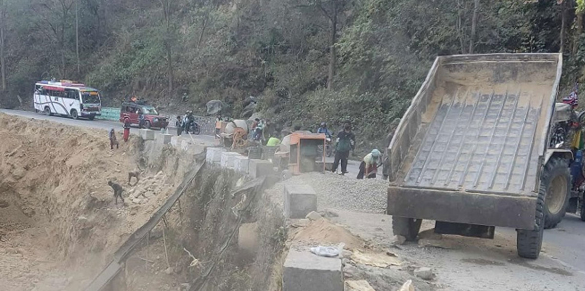 घोराही-लमही सडक विस्तार थालियो