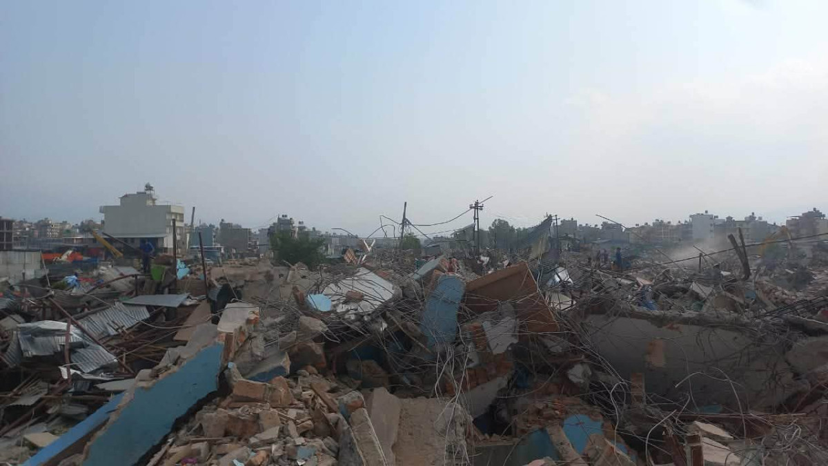 दुई दर्जन डोजरले भत्काए मनोहरा क्षेत्रका सबै ८१० घरटहरा