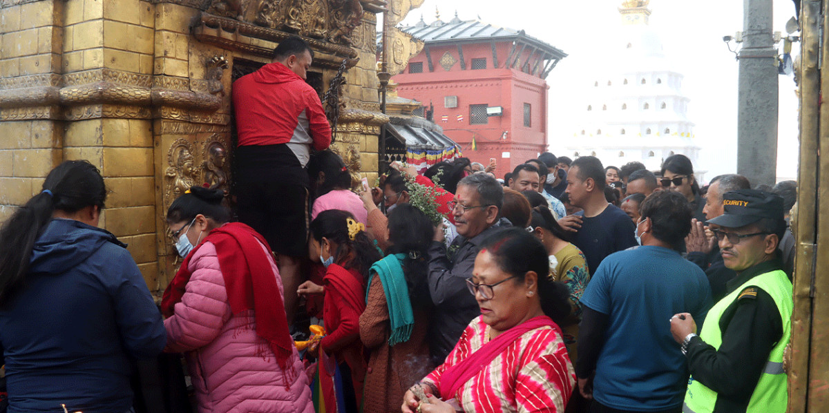 बौद्ध र स्वयम्भूमा श्रद्धालुको घुइँचो