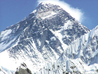 एकतीस पटक सगरमाथा आरोहण गरेका पासाङ शेर्पा भन्छन्ः जलवायु परिवर्तनभन्दा प्रदूषणले हिमालमा असर परेको छ