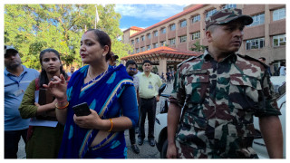 नारायणी अस्पताल घटनाका घाइतेलाई काठमाडौँ ल्याइयो, मन्त्री मेहताद्वारा भेट