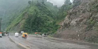 जोगिमाराको पहिरो हटाइएपछि पृथ्वी राजमार्ग सुचारू