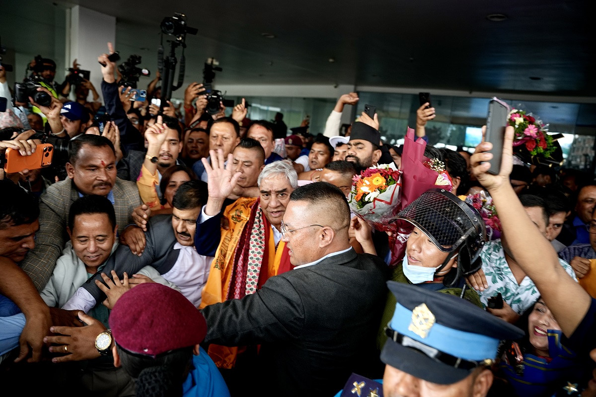 पूर्व प्रधानमन्त्री देउवा स्वदेश फिर्ता