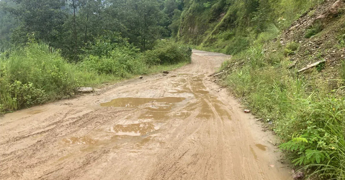 दुई वर्षमा सक्नुपर्ने सडक १० वर्षमा पनि उस्तै