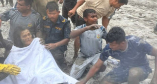 बेत्रावतीमा बाढीले पुरिएको घरबाट ११ दिनपछि महिलाको जीवितै उद्धार